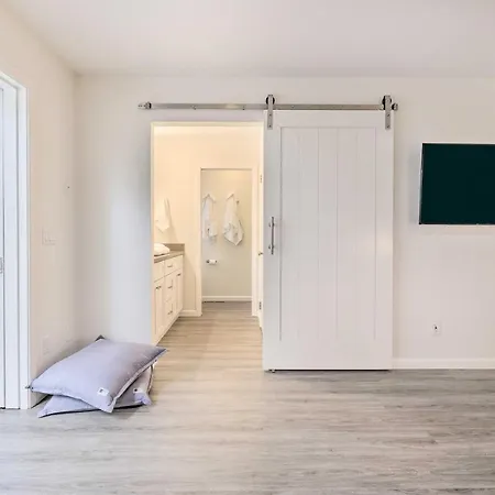 Villa Peaceful Windsor Retreat With Private Hot Tub!